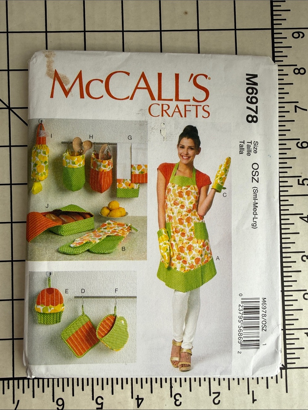 McCall’s M6978 Kitchen Apron & Accessories Sewing Pattern UNCUT FF OSZ Oven Mitt